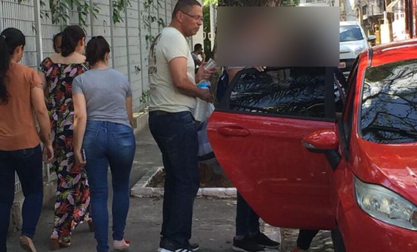 Mizael Bispo deixando o Forum de Guarulhos em outubro deste ano apos primeira saída temporária 