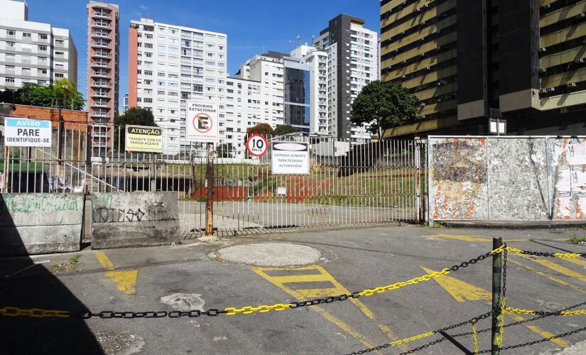 Canteiro de obras na rua da Consolação; promessa era que a linha estaria em operação em 2012