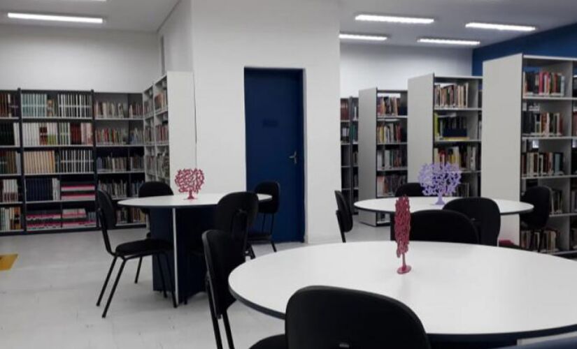 Biblioteca Municipal Castro Alves em Taboão da Serra, na região central foi reaberta na manhã desta segunda-feira, dia 11 