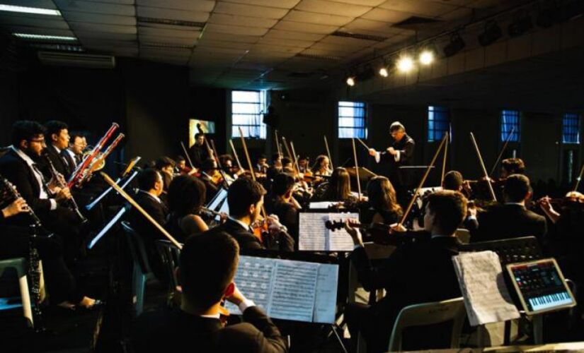 Existem vagas para os cursos de trompa, trompete, trombone de vara, violino, viola sinfônica entre outros
