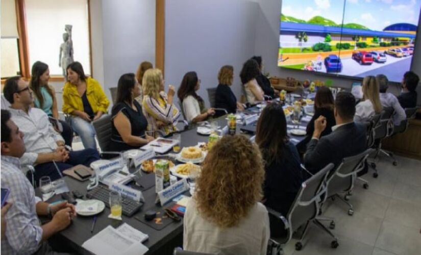 Prefeito Felipe Augusto recebeu uma comitiva da Petrobras na manhã de segunda-feira para apresentação de projeto