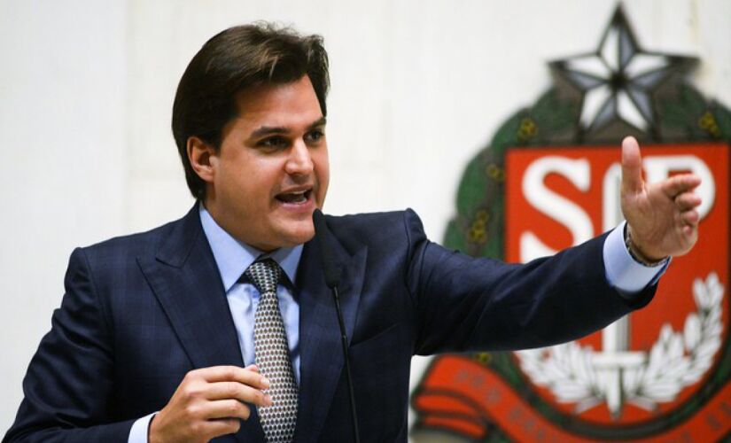 O deputado Frederico dENTITY_apos_ENTITYAvila (PSL) foi contra a medida: ENTITY_quot_ENTITYA questão não é antecipar o feriado e sim fazer um lockdown forçadoENTITY_quot_ENTITY, opinou