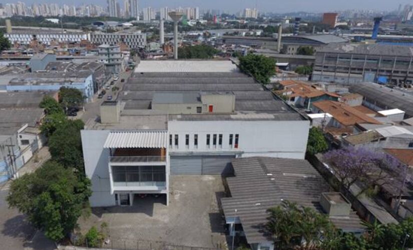 Imóvel, localizado a 450 metros da Marginal do Tietê, é bom para centros de distribuição ou storages 