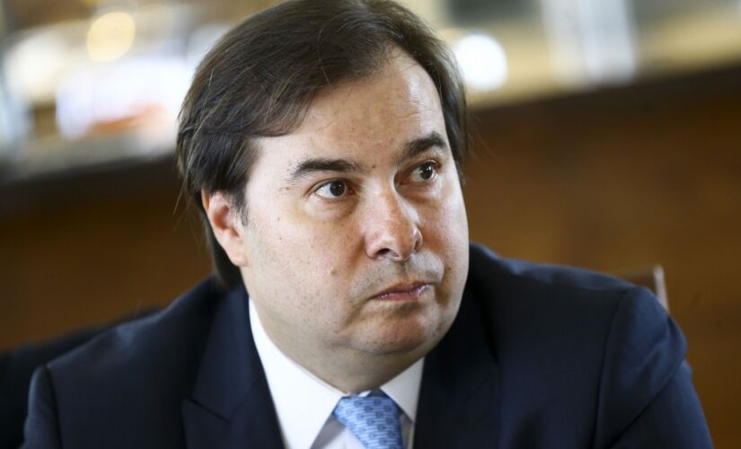 "Pode ter um acordo, que essa é a PEC que vai caminhar na Câmara e depois no Senado", diz Maia
