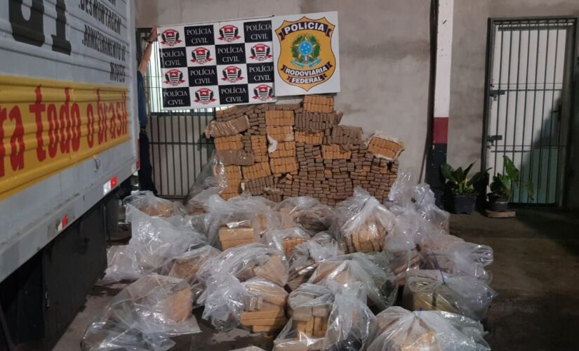 Motorista transportava 1.280 tijolos de maconha, que totalizaram 1.024 quilos da droga