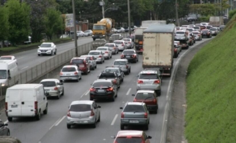 Primeira cota para carros e motos começa a vencer em 11 de janeiro, para placas de final 1, e vai até 24 de janeiro, para placas de final zero