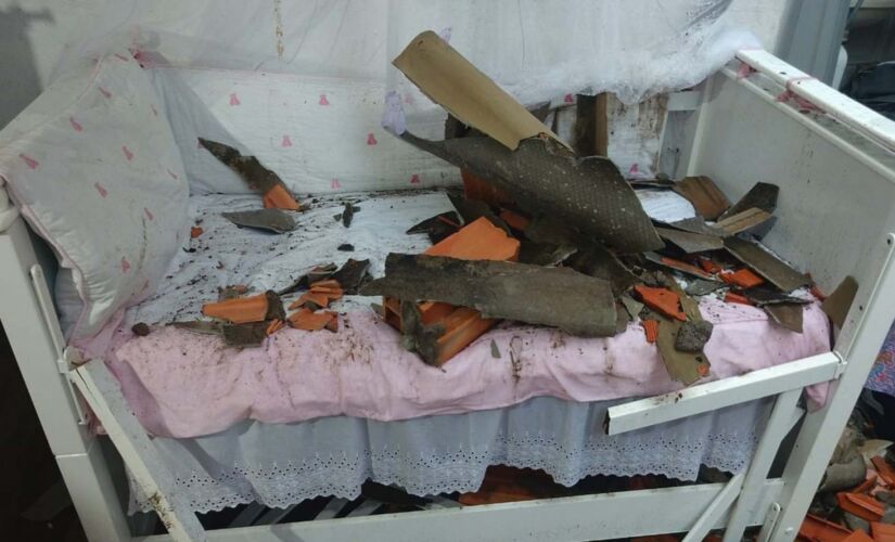 Devido as fortes chuvas, telhas de uma creche em Cotia caíram; telhas foram trocadas ontem e unidade volta a funcionar hoje 