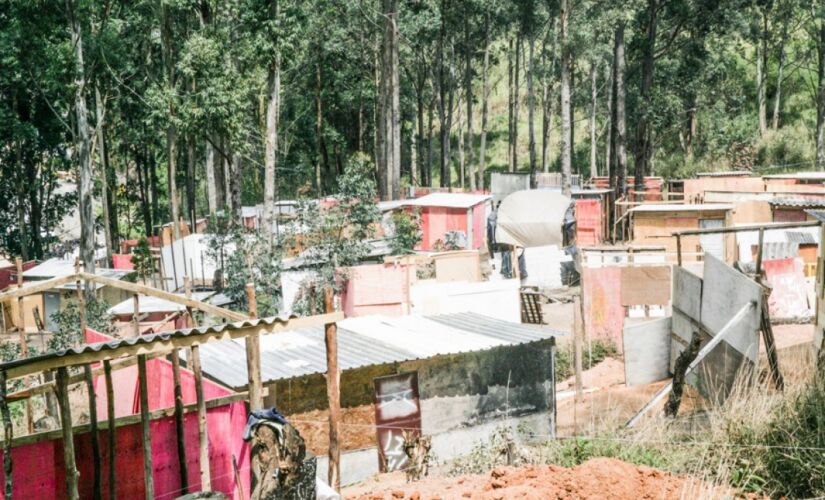 Mais de 170 mil famílias estão com suas moradias ameaçadas