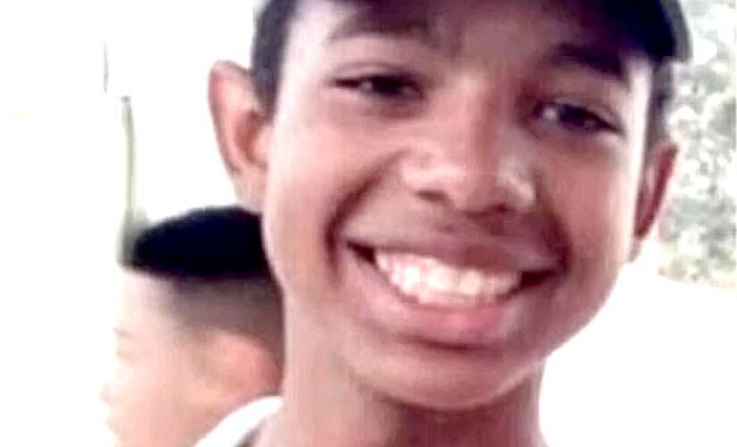 No último dia 12, o garoto estava na frente da casa da madrasta quando foi abordado por policiais militares do 41º Batalhão da PM