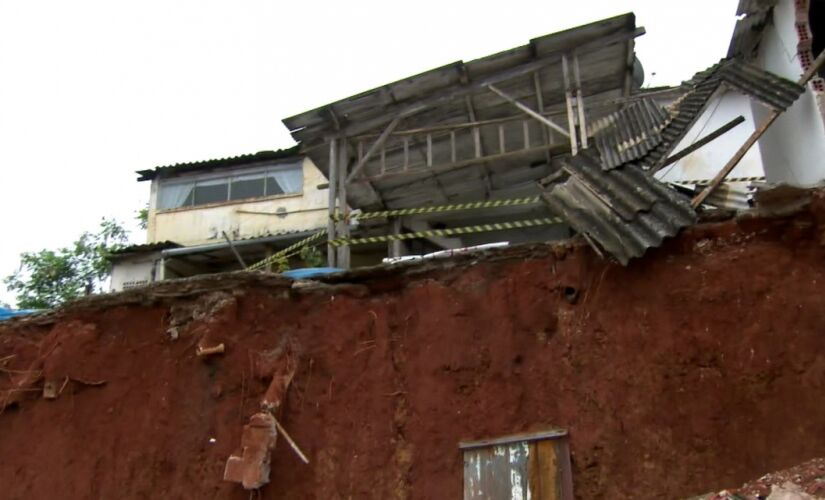 De acordo com o proprietário, a estrutura da casa não foi comprometida e o risco está do lado de fora da residência