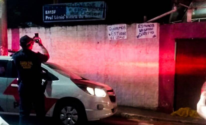 Ao receberem o ofício, os estudantes deixaram a ocupação ainda de madrugada