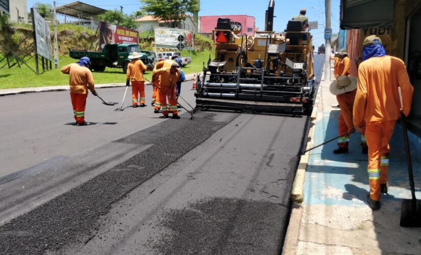A Prefeitura de Porto Feliz segue com as obras de recapeamento na avenida Monsenhor Seckler; via é uma das mais importantes da cidade