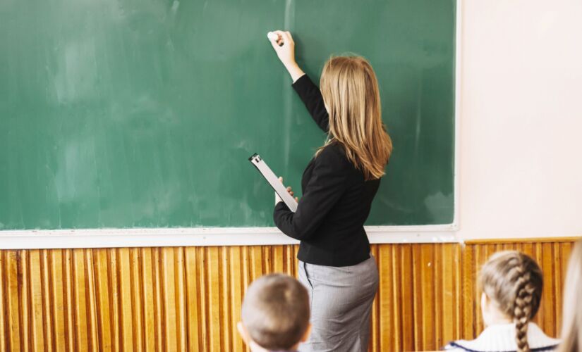 Professora na sala de aula