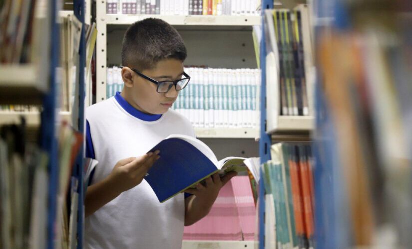 Programa também prevê clubes juvenis, com temas como dança, xadrez, literatura e debates 