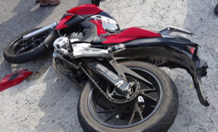 De acordo com a PM, cada um dos jovens estava em uma moto roubada