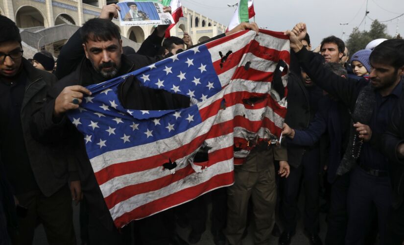 Iranianos realizaram uma manifestação contra os Estados Unidos na capital Teerã, na sexta-feira
