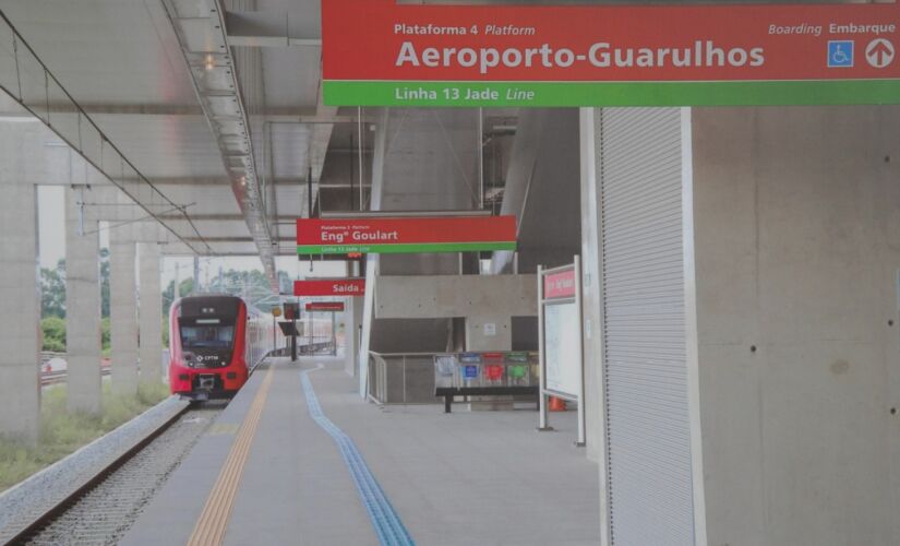 O Expresso liga o centro da capital paulista até o aeroporto de Guarulhos em cinco viagens diretas nos dias úteis