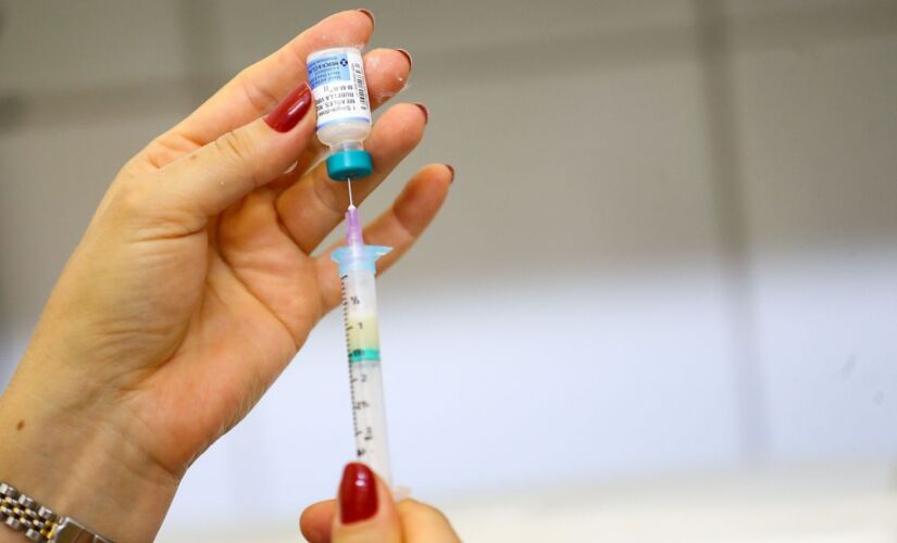 A  vacinação é um direito previsto no ECA e, segundo a Justiça, a falta de proteção contra doenças põe a vida das crianças em risco