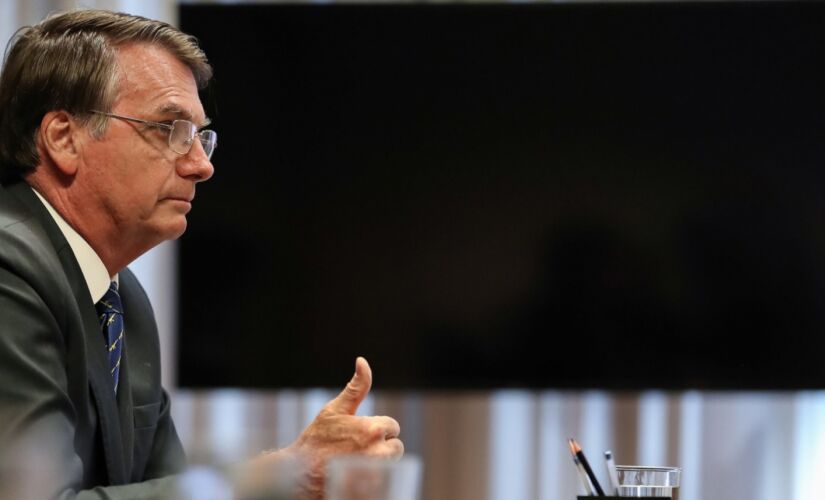 Bolsonaro comentou o assunto após ser questionado três vezes sobre a permanência do secretário