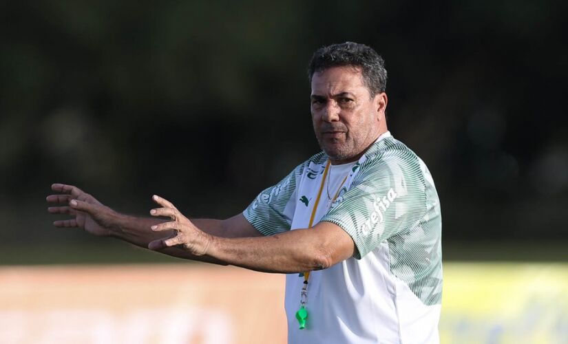 A decisão judicial tem como base a disputa jurídica envolvendo o treinador e Marcelinho Carioca