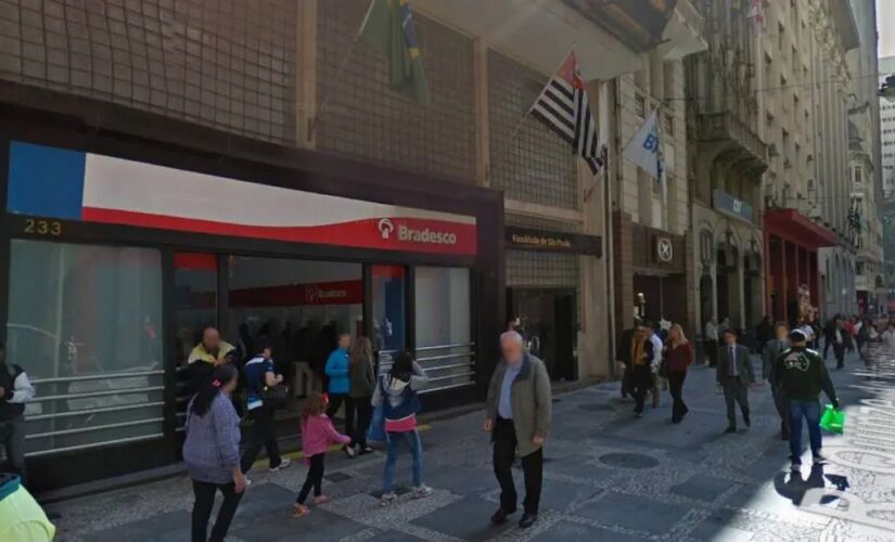 Vítima foi encontrada em uma agência do Bradesco, na rua 15 de Novembro, região central de SP