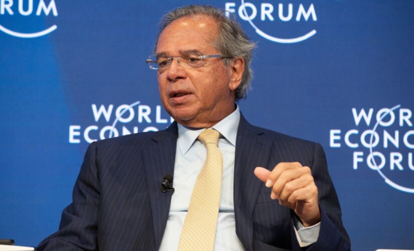 Guedes afirmou que a economia brasileira cresceria 1%, 2%, 3% e 4% a cada ano do governo