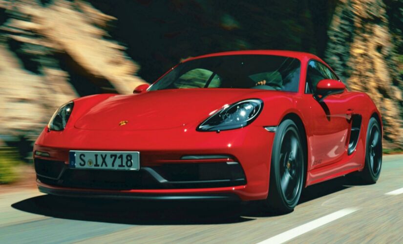 O motor dos Porsche 718 Cayman GT4 e 718 Spyder são 4.0 de seis cilindros, com 420 cavalos
