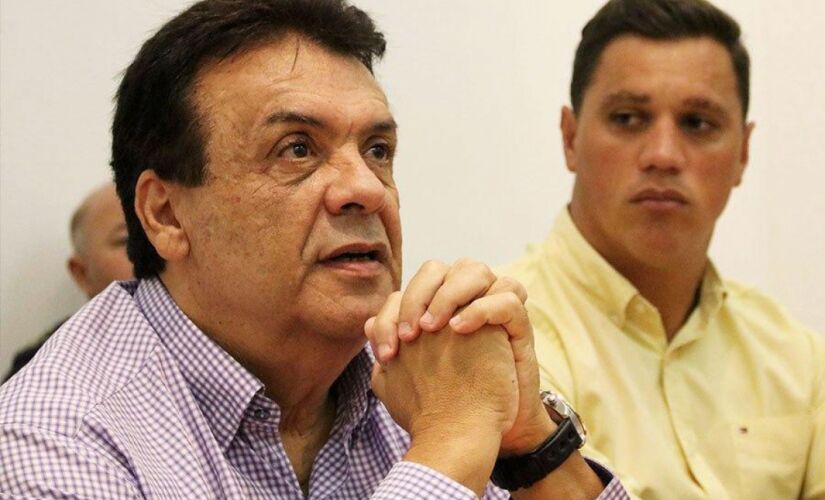  O prefeito Fernando Fernandes ao lado do secret?rio de manuten??o, Daniel Bogalho