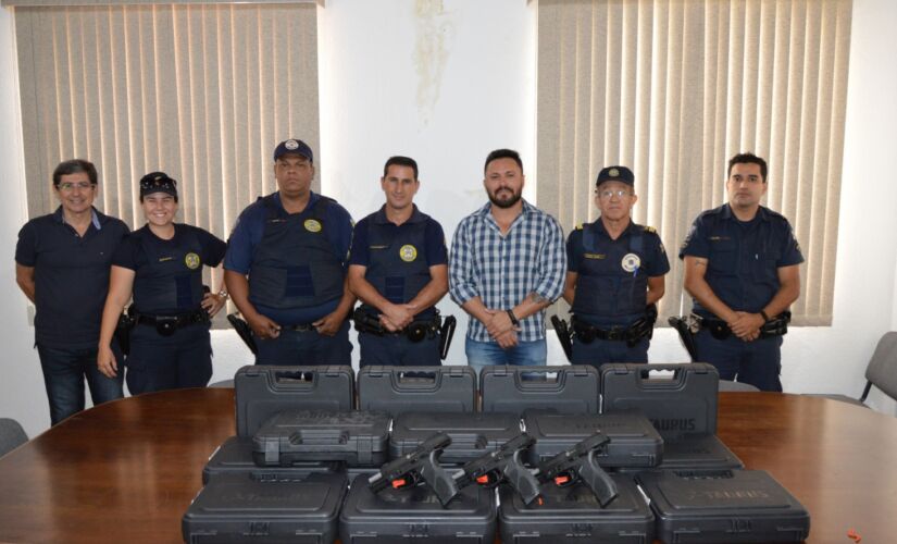 A entrega das pistolas aconteceu na última terça-feira; objetivo da ação é intensificar a segurança e patrulhamento em Porto Feliz 