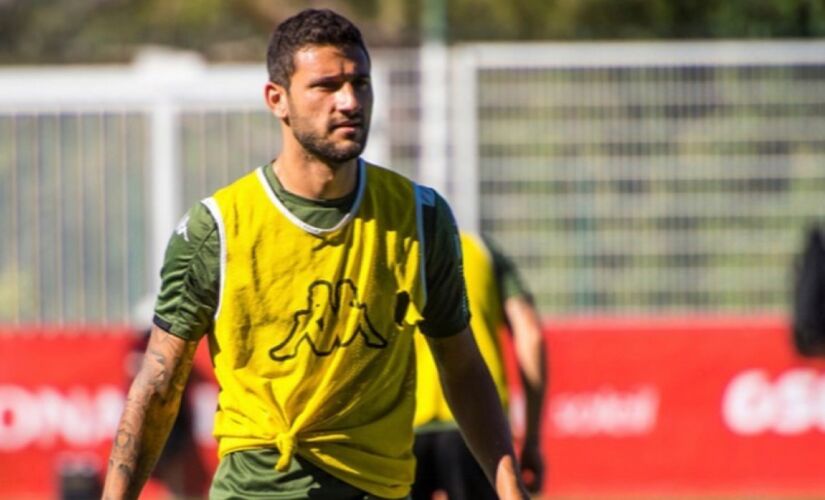 Na temporada passada, o meia fez cinco gols em 32 jogos emprestado ao Nantes