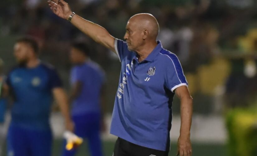 Na vitória sobre o Guarani, Jesualdo viu o atacante Arthur Gomes sair machucado ainda na etapa inicial