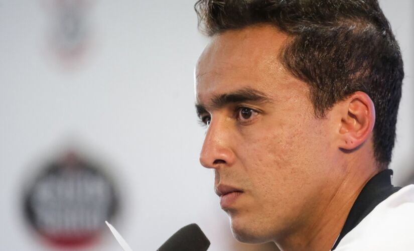Pelo clube, o meia disputou 230 partidas, marcou 50 gols e ganhou 5 títulos
