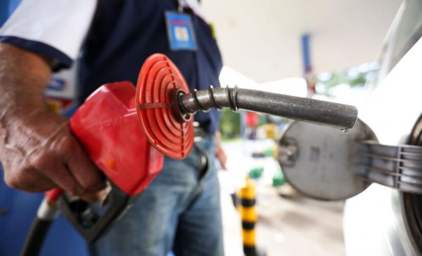 Já o óleo diesel terá um aumento de 5%; preço para as distribuidoras passará a ser de R$ 2,71 por litro