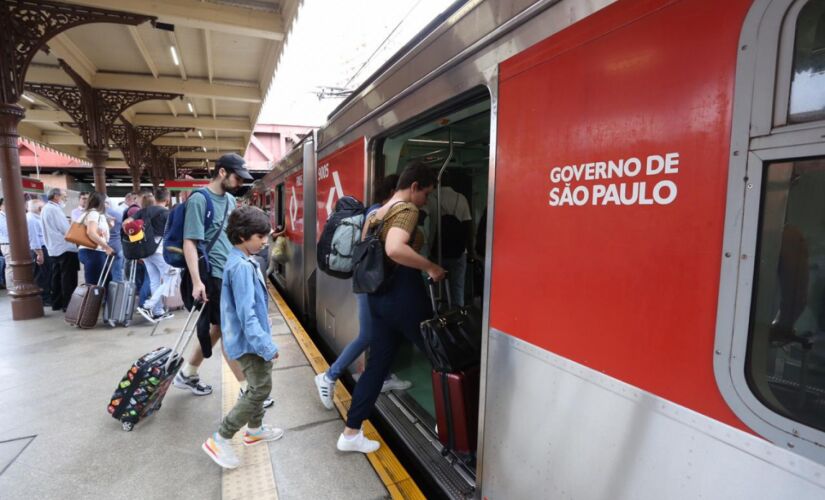 Trem com bagageiro da Linha 13-Jade da CPTM liga a Capital ao Aeroporto de Cumbica, na Grande SP