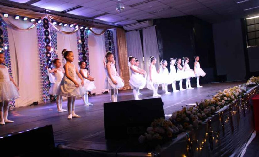 Entre as oficinas estão: ballet, jazz, dança de salão, sertanejo, samba rock, samba de gafieira, danças urbanas e zumba 