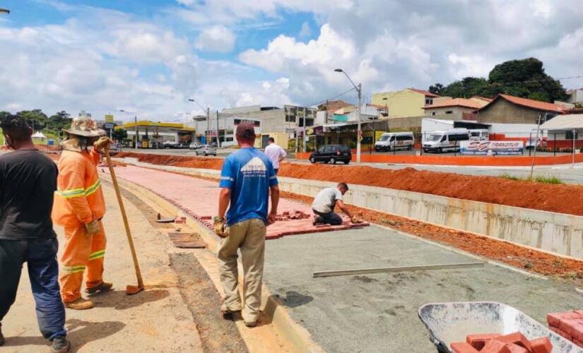Canalização do córrego Pinheirinho entrou na reta final da primeira fase da obra, com a instalação de calçadas em Porto Feliz 