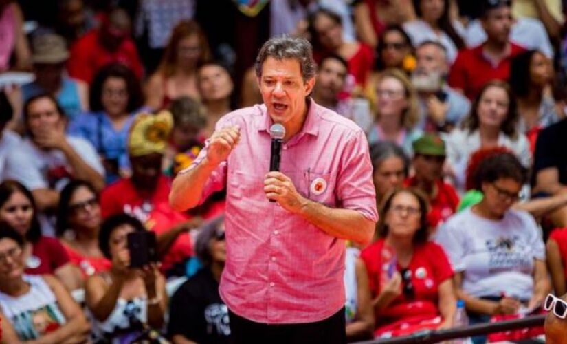 Fernando Haddad discursando na festa de 40 anos do PT.