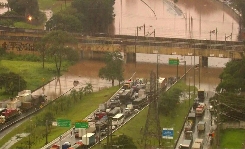 Às 7h30, a cidade tinha 78 pontos de alagamento, 68 deles intransitáveis