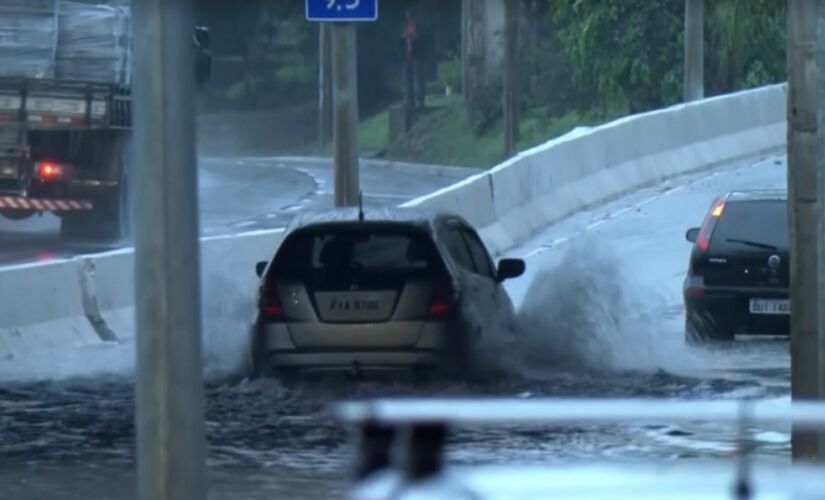 De acordo com o CGE, a tendência para hoje é de que o tempo permaneça fechado e chuvoso