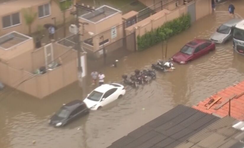 Os paulistanos tiveram muita dificuldade de se locomover pela cidade na manhã de hoje (10)