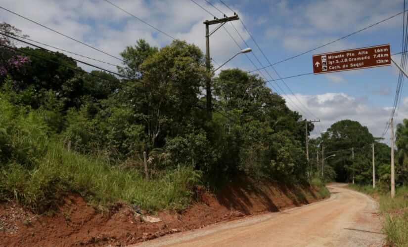 Rua de Marsilac, no extremo sul, onde apenas 0,8% dos domicílios estão conectados à rede de esgoto