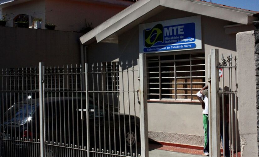 Agência do Ministério do Trabalho e Emprego de Taboão da Serra foi fechada no começo deste mês 