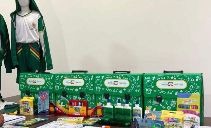Cerca de 31 mil alunos da rede municipal de ensino direta e conveniada vão receber os kits de uniforme escolar e material