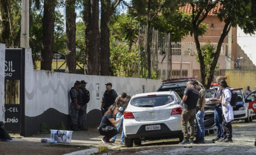 Cinco alunos e duas funcionárias da Escola Estadual Raul Brasil foram mortos, após os ex-alunos do colégio
