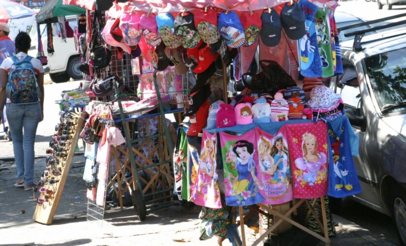 São considerados informais os trabalhadores sem carteira, empregador sem CNPJ, entre outros
