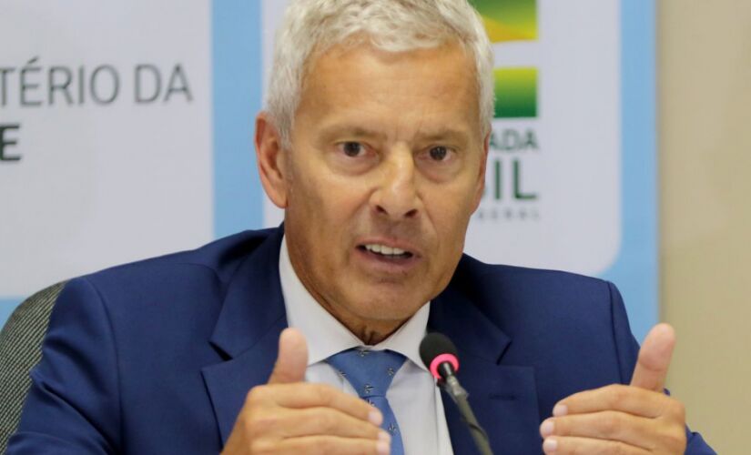 Secretario executivo do Ministério da Saúde, João Gabardo, durante divulgação de dados atualizados sobre a situação do coronavírus