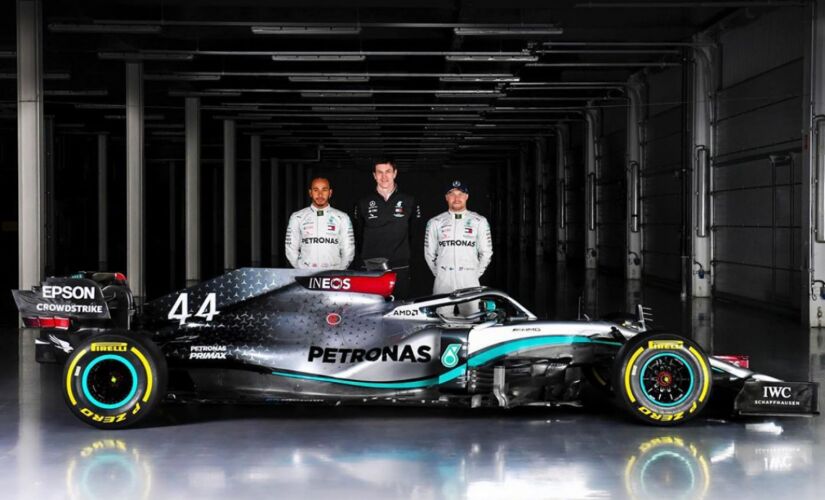 O time segue com a mesma dupla de pilotos, formada pelo hexacampeão Lewis Hamilton e por Valtteri Bottas