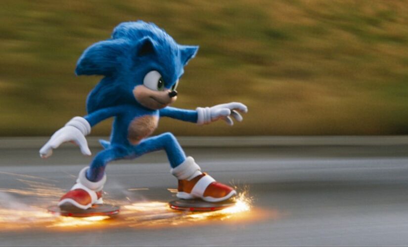 Na live-action, dirigida por Jeff Fowller, Sonic tenta se adaptar a uma nova vida na Terra