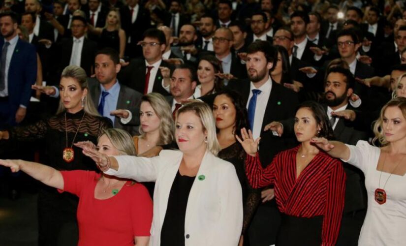 A formação dos novos delegados compreende cerca de seis meses e duas semanas de estágio em unidades policiais.