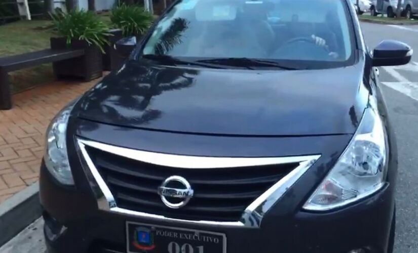 O policial flagrou a prefeita em um shopping outlet às margens da rodovia Castello Branco (SP-280), em São Roque, no interior